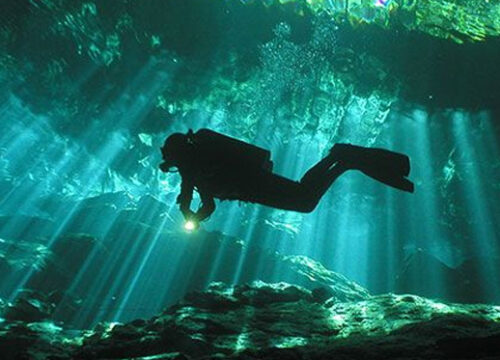 Buceo en los Cenotes de Yucatán: Aventura en las Aguas Cristalinas